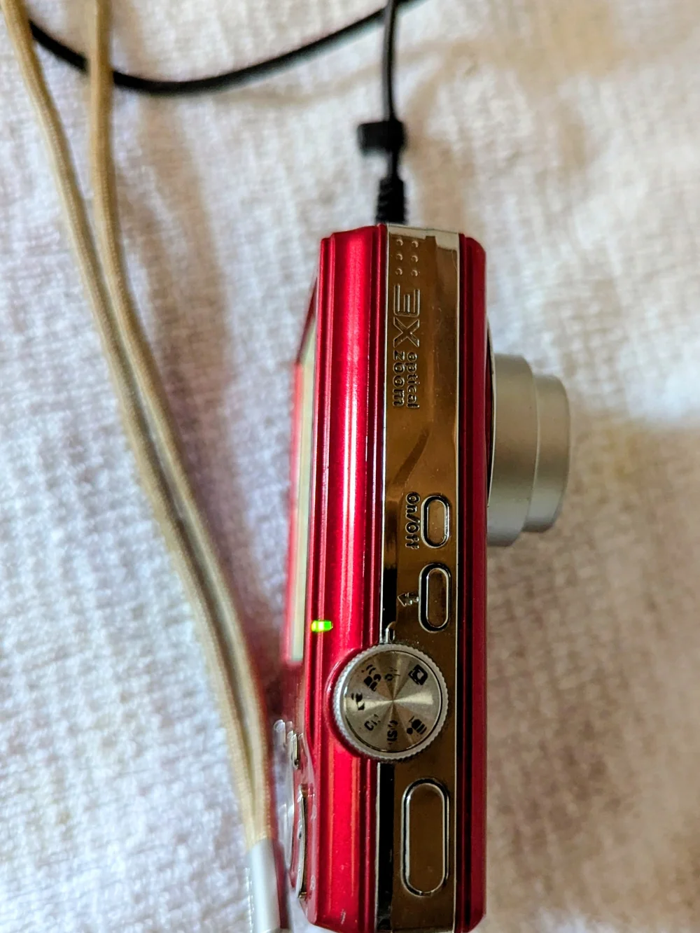 Kodak EasyShare M853 Compact Digital Camera - Red
